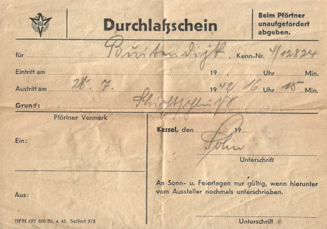 Doorgangsbewijs om het fabrieksterein van de Henschel-fabrieken te mogen verlaten van Buitendijk voor 'Fluchtschutß' ?