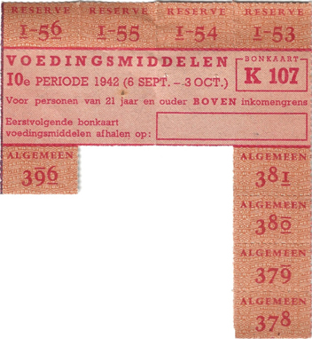Bonkaart K107 voor de stad wegens rode druk (platteland was zwart) voedingsmiddelen 10e periode en 7e uit deze reeks met boterbon 46 en 49 - 6 september t/m 3 oktober 1942 (van de ouders van Bob Vermoolen)